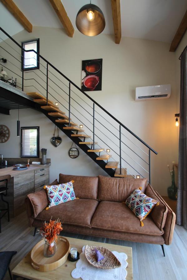 Вилла Loft Lou Pitchoun Сент-Этьен-дю-Грес Экстерьер фото